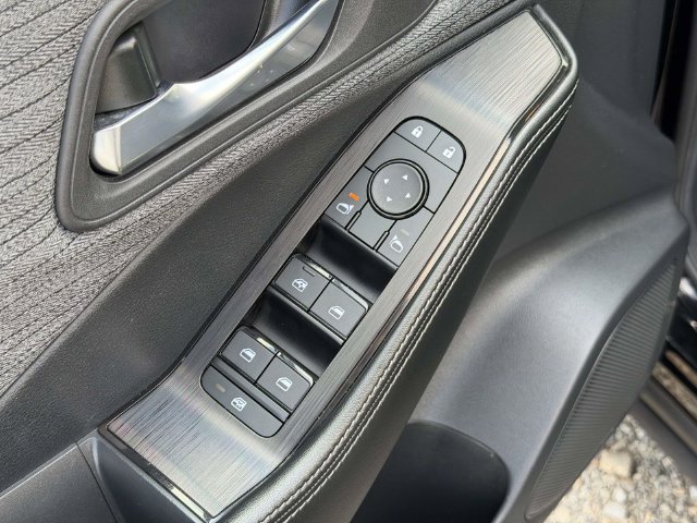 Used 2023 Nissan Rogue SV AWD/4WD image 18