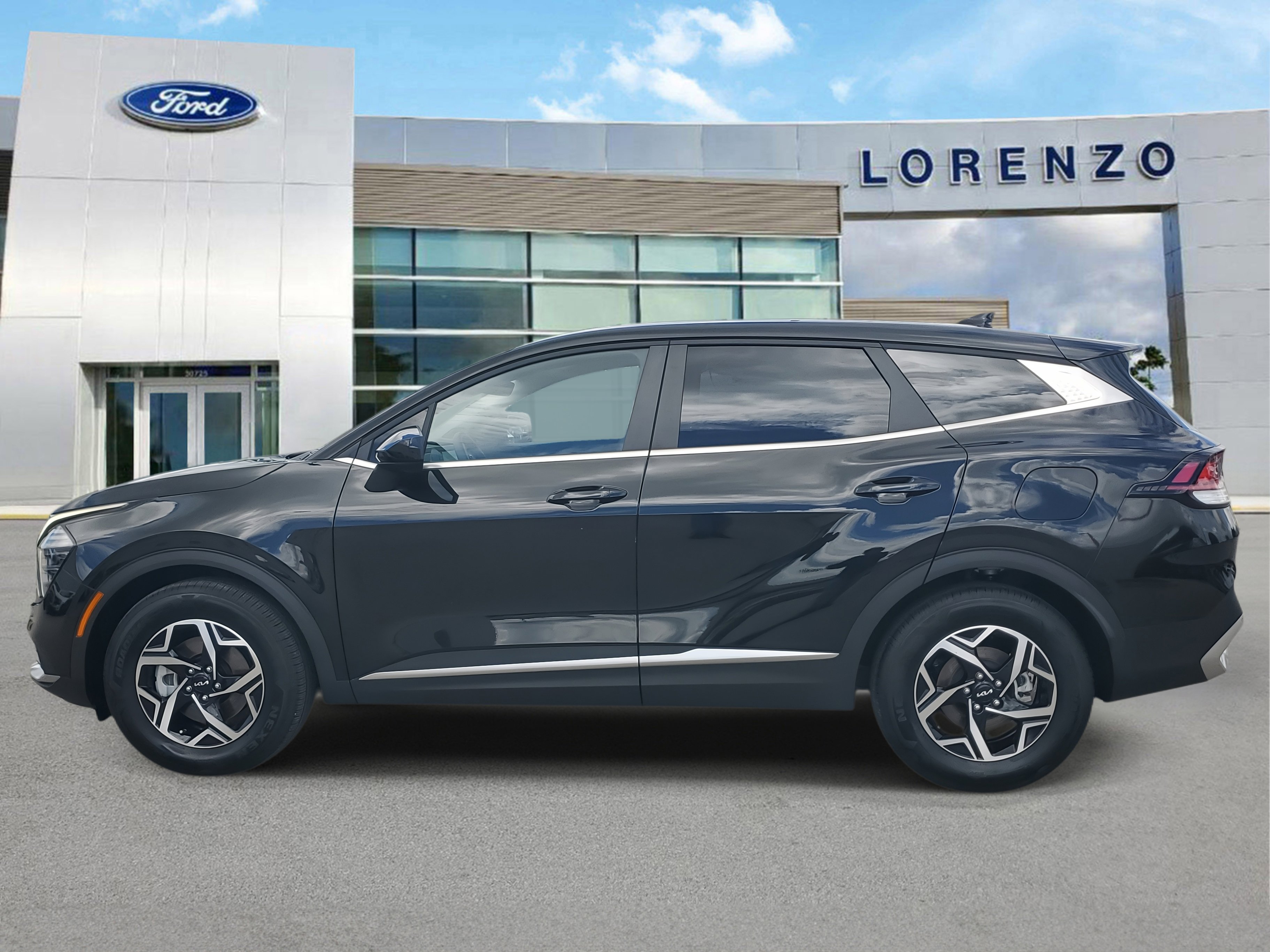 Used 2025 Kia Sportage LX image 8