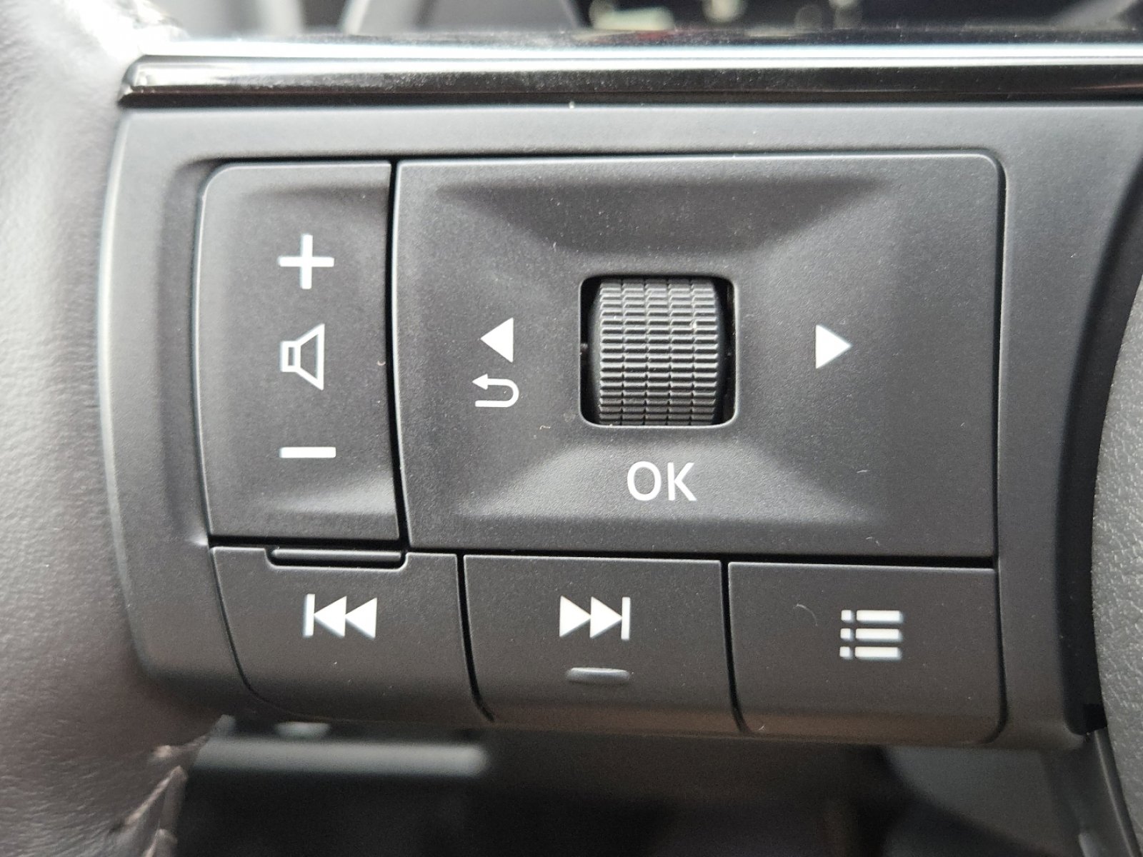 Used 2024 Nissan Rogue SL image 34