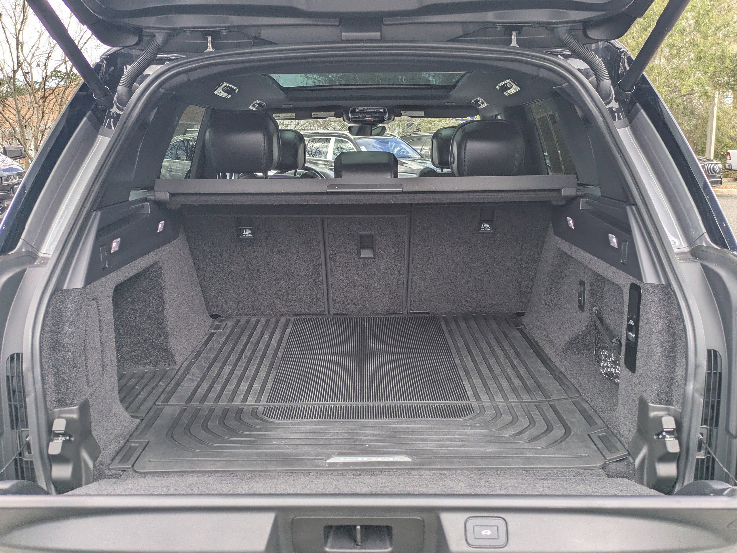 Used 2023 Land Rover Range Rover SE image 12