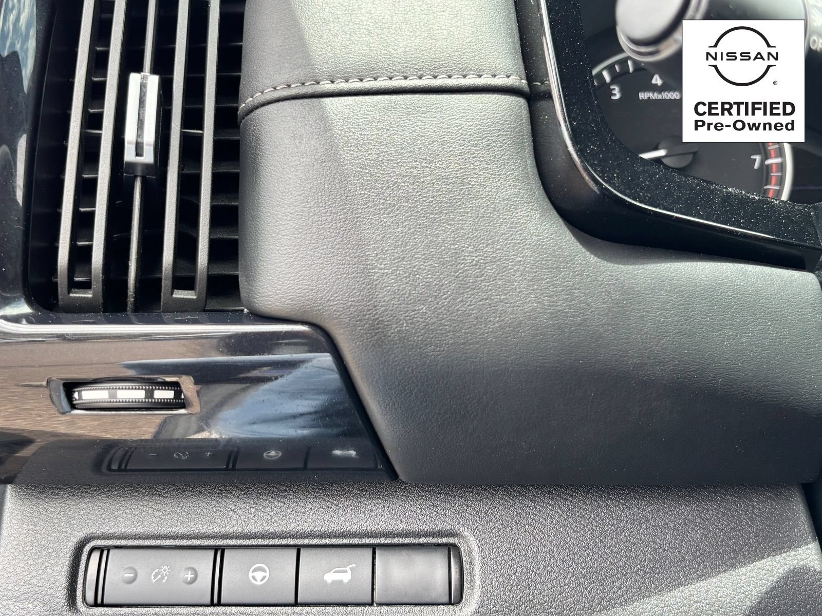 Certified 2025 Nissan Pathfinder SV FWD image 29