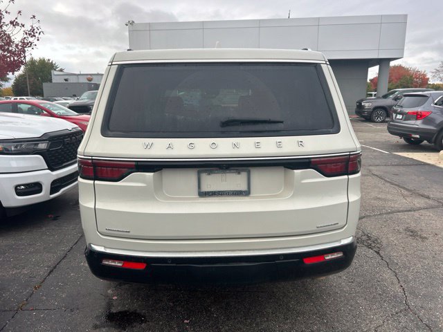 Used 2022 Jeep Wagoneer Series III AWD/4WD image 3