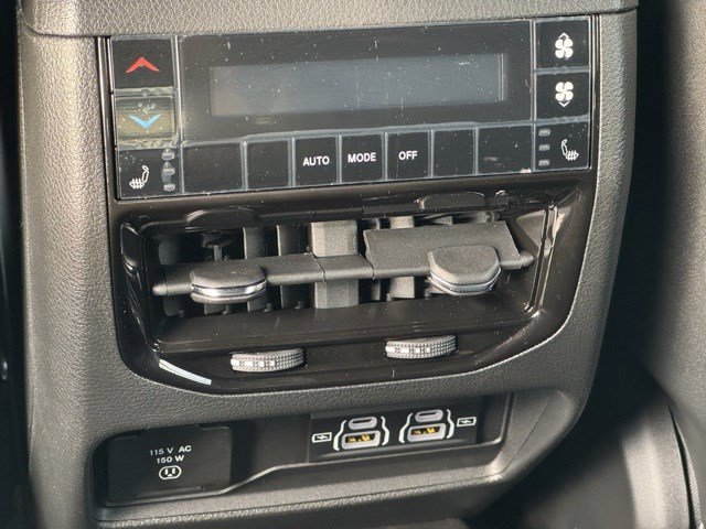 New 2025 Jeep Grand Cherokee L Limited w/ Trailer Tow Package image 32