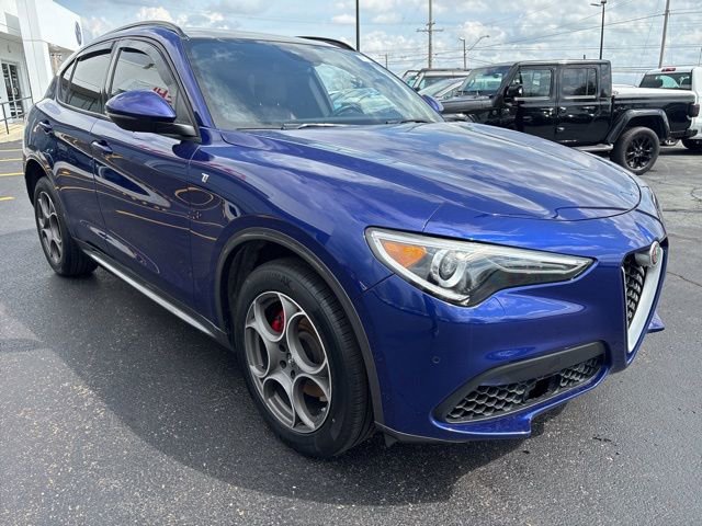 Used 2022 Alfa Romeo Stelvio Ti AWD/4WD image 3