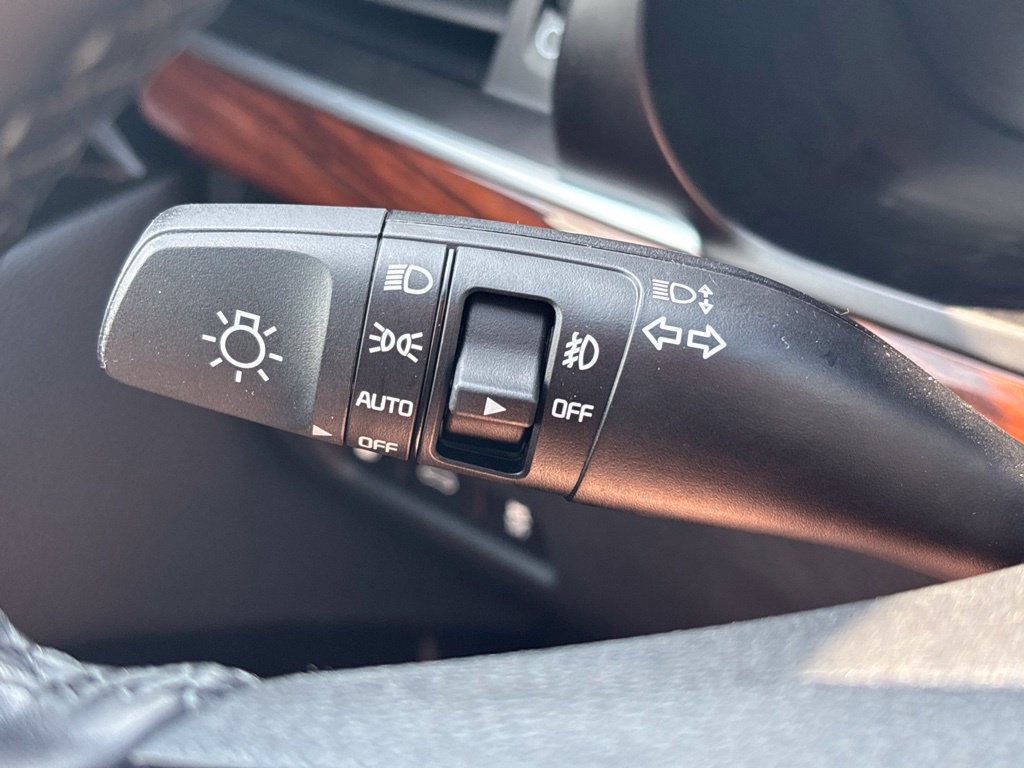 Used 2019 Kia Cadenza Technology FWD image 32