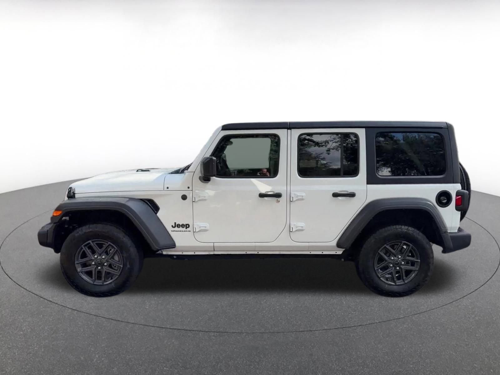 Used 2025 Jeep Wrangler Sport S image 9