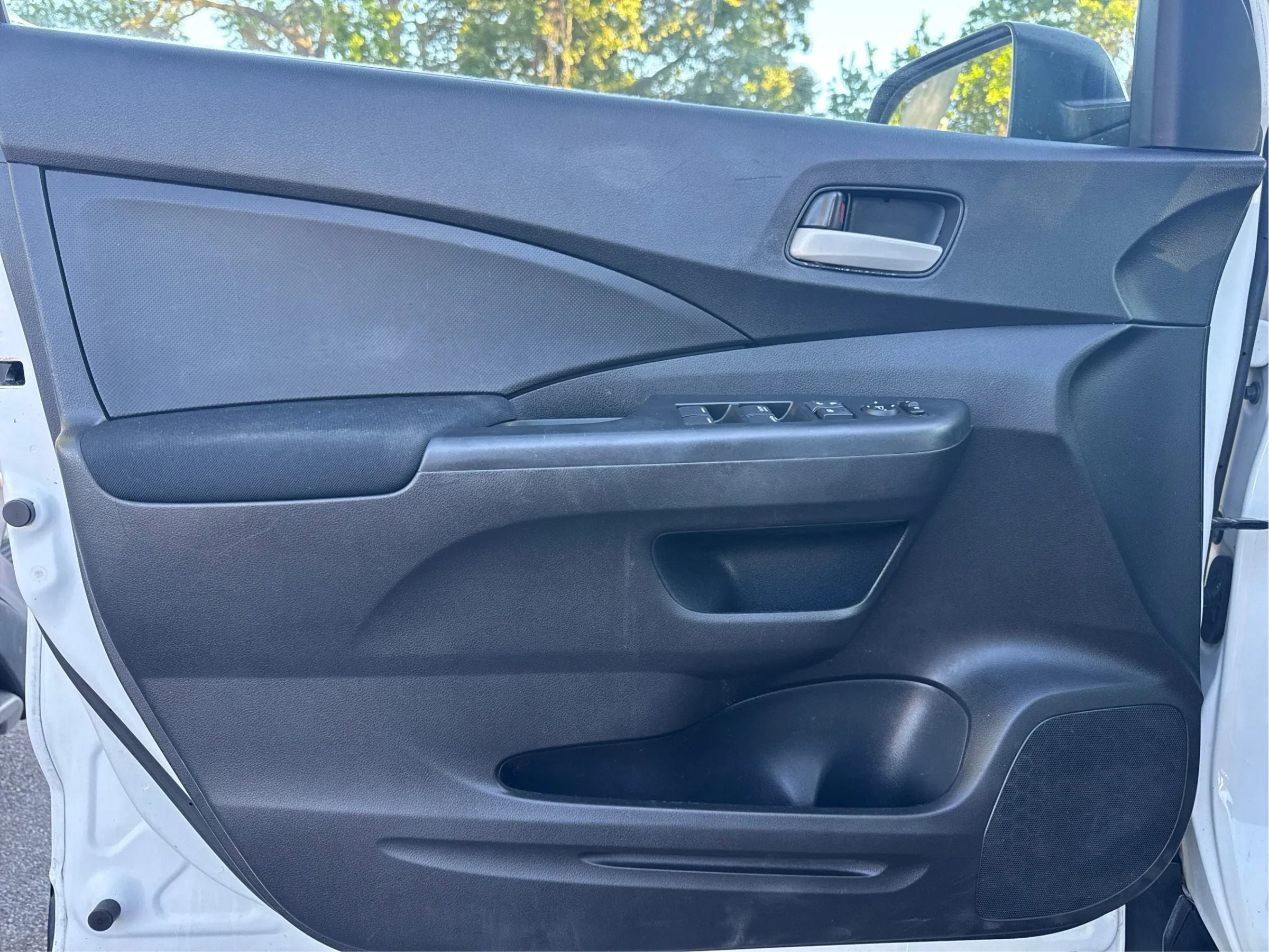 Used 2015 Honda CR-V LX image 18