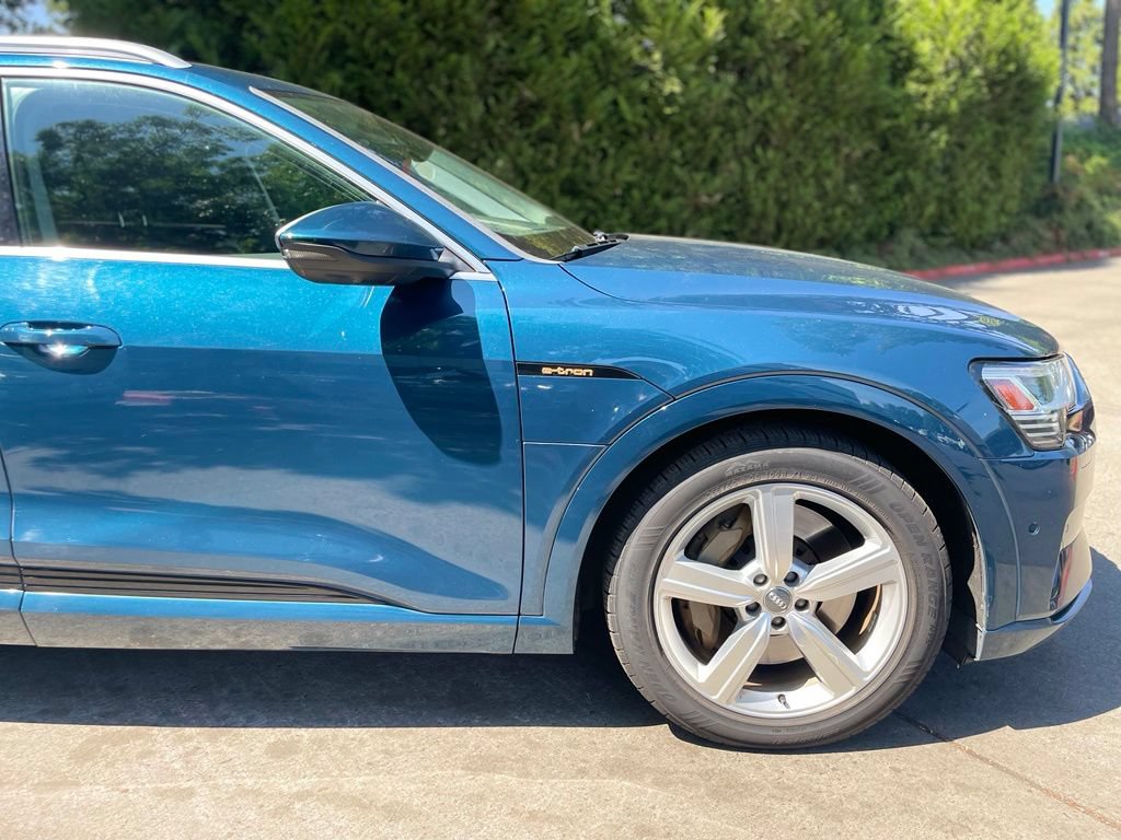 Used 2019 Audi e-tron Prestige w/ Prestige Package AWD/4WD image 2