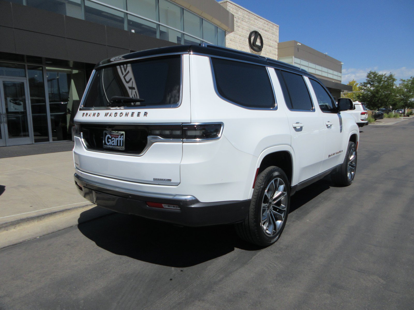 Used 2022 Jeep Grand Wagoneer Series III w/ Rear Seat Video Group 1 AWD/4WD image 11