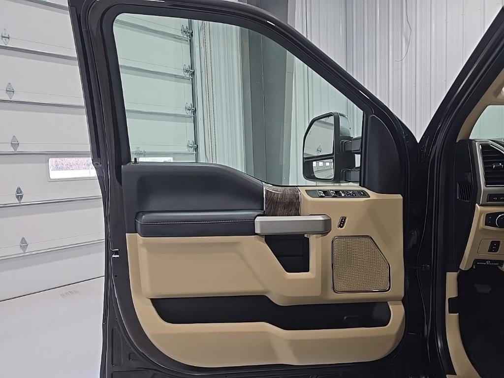 Used 2018 Ford F250 Lariat w/ Chrome Package image 12