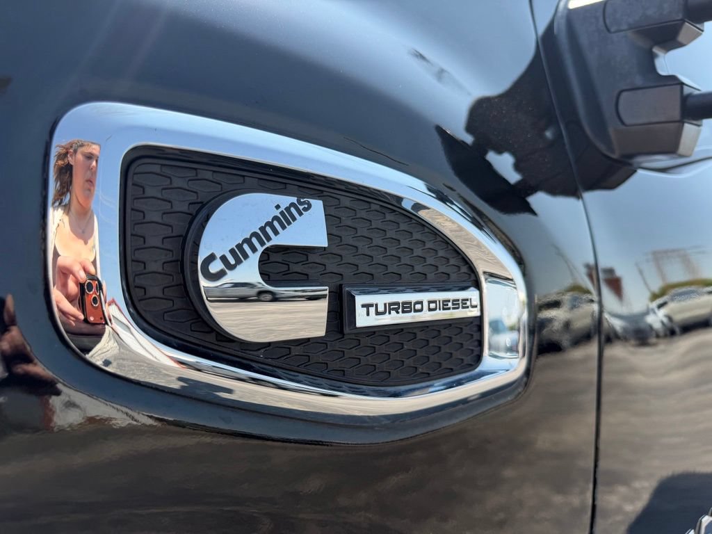 Used 2017 Nissan Titan SV AWD/4WD image 11