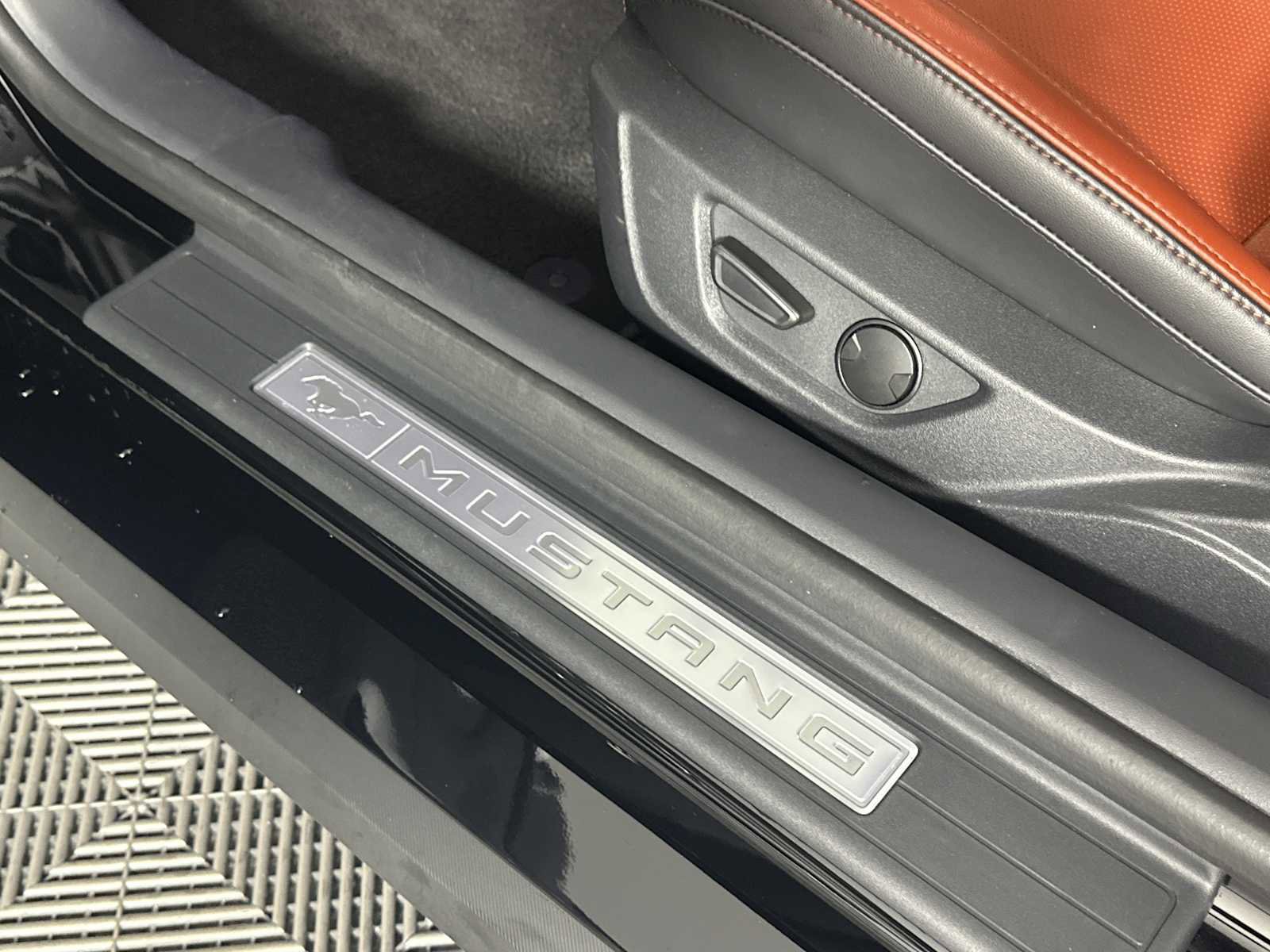 Used 2025 Ford Mustang GT Premium image 13