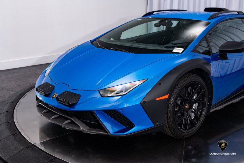 Used 2024 Lamborghini Huracan Sterrato image 12