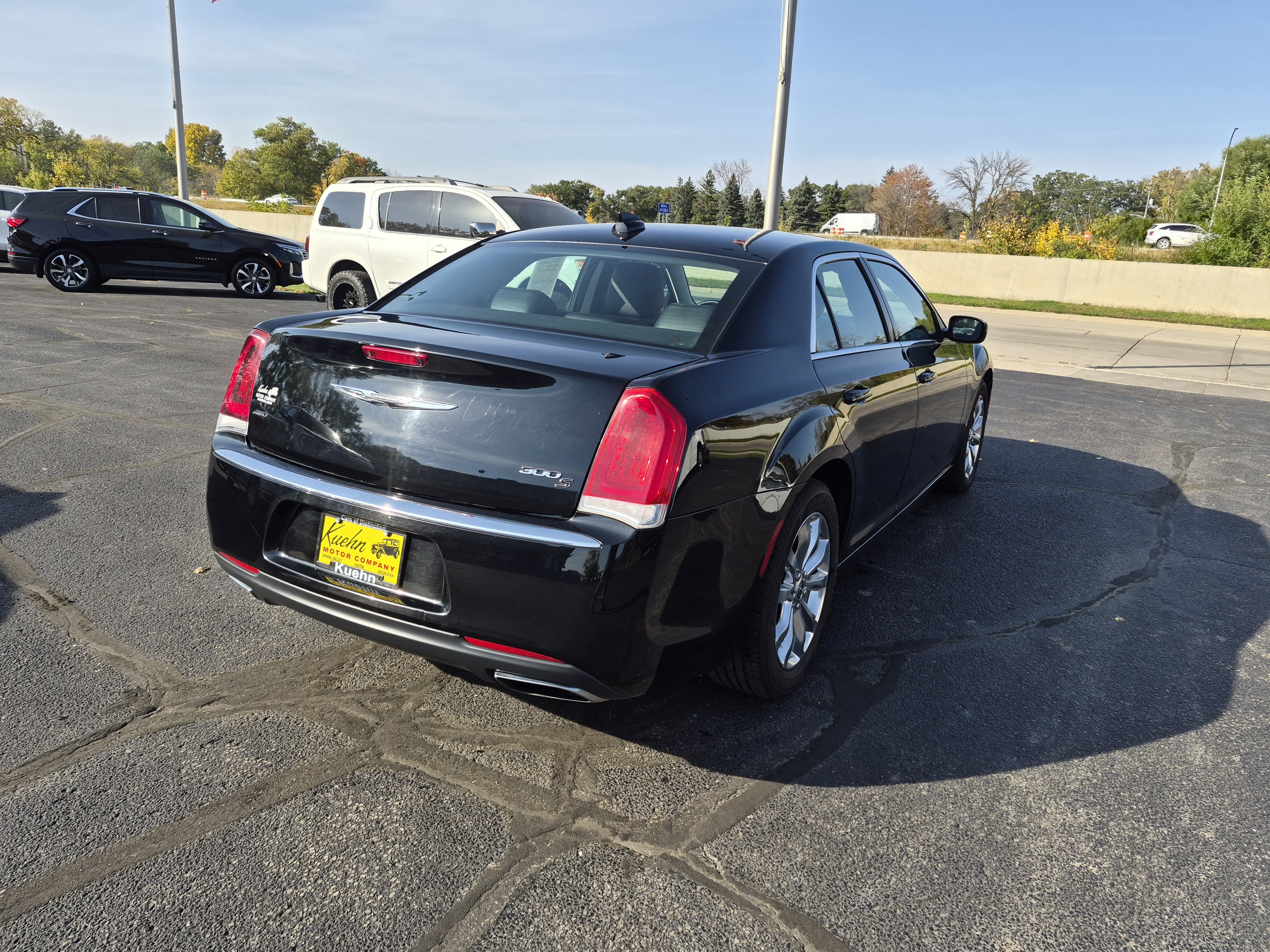Used 2017 Chrysler 300 Limited AWD/4WD image 8