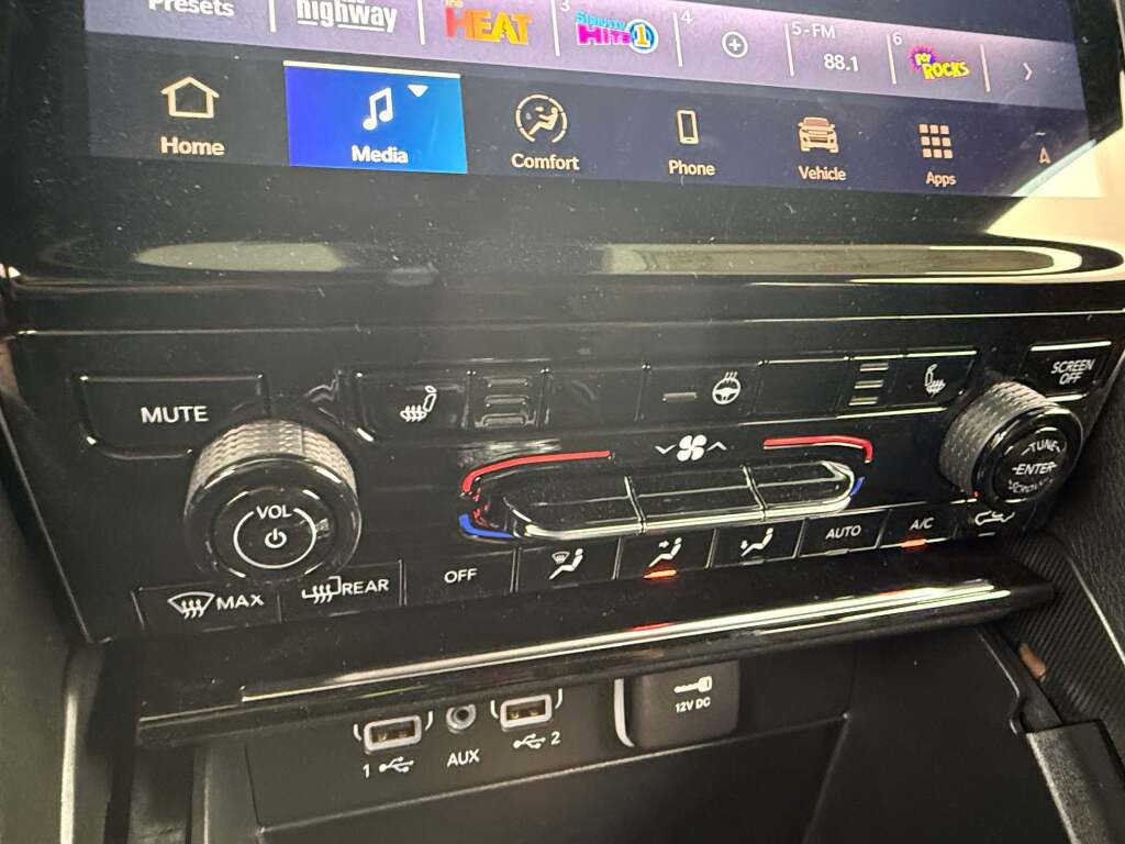 New 2025 Jeep Grand Cherokee Limited w/ Black Appearance Package image 33