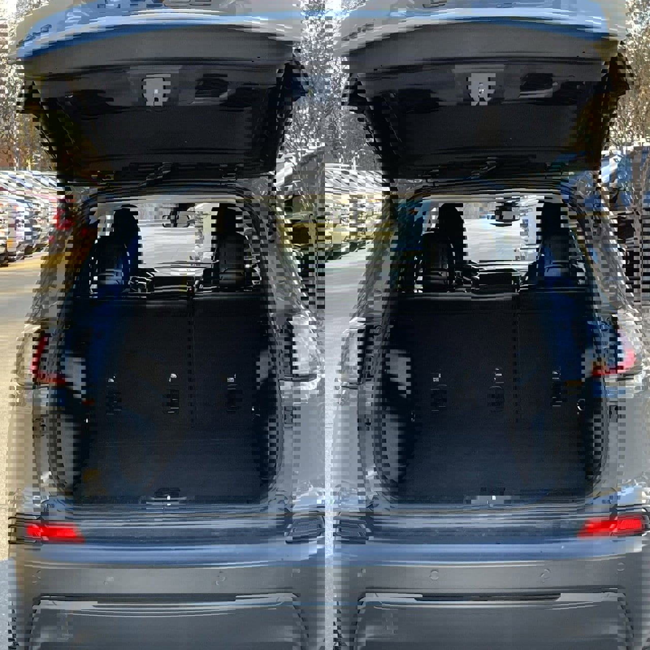 Used 2023 Jeep Cherokee Altitude Lux image 24