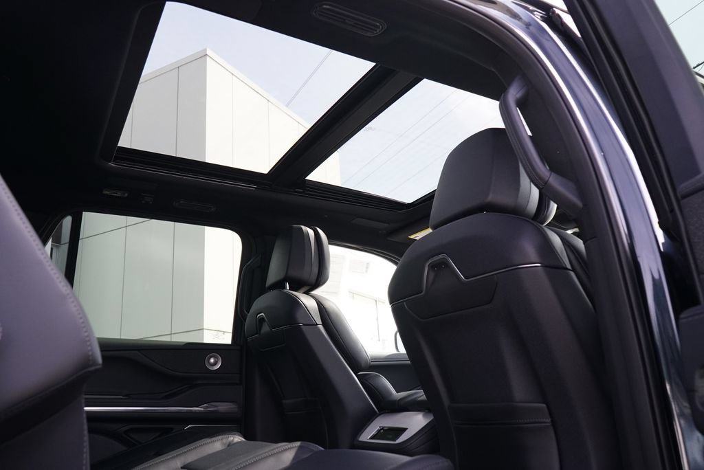 New 2026 Lincoln Navigator Reserve w/ Jet Appearance Package AWD/4WD image 24