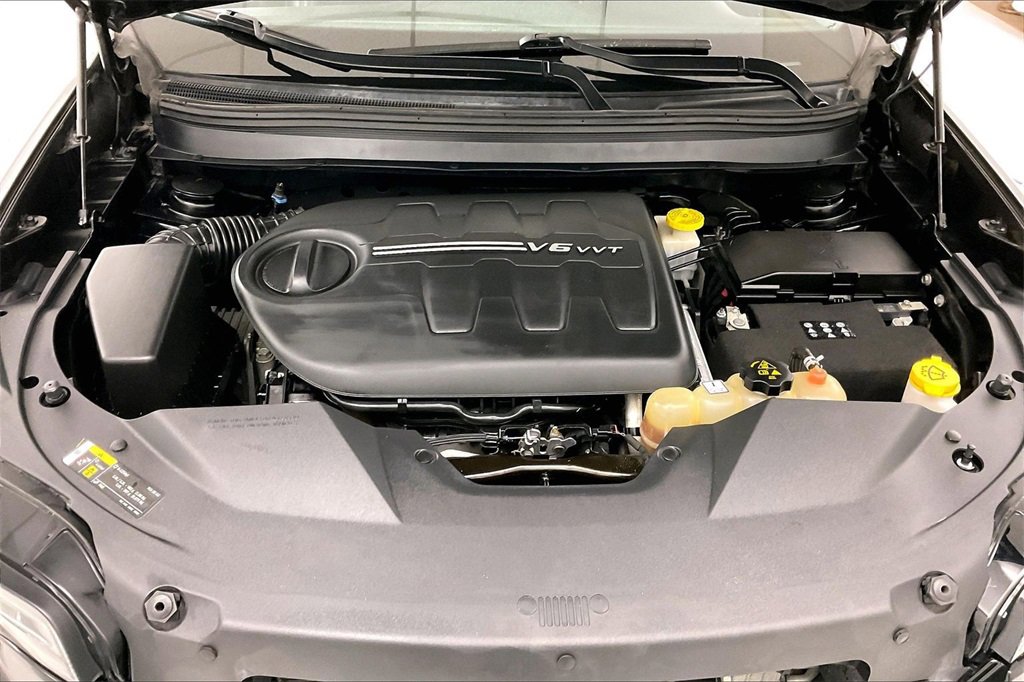 Used 2019 Jeep Cherokee Latitude Plus w/ Comfort/Convenience Group image 25