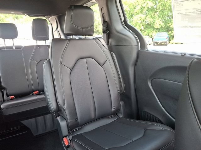 New 2025 Chrysler Pacifica Select AWD/4WD image 14