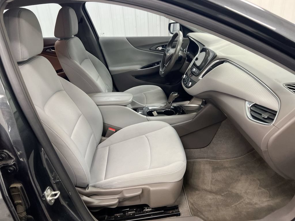 Used 2016 Chevrolet Malibu LT FWD image 21