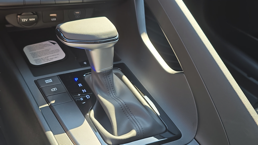 New 2026 Hyundai Elantra Sport FWD image 23