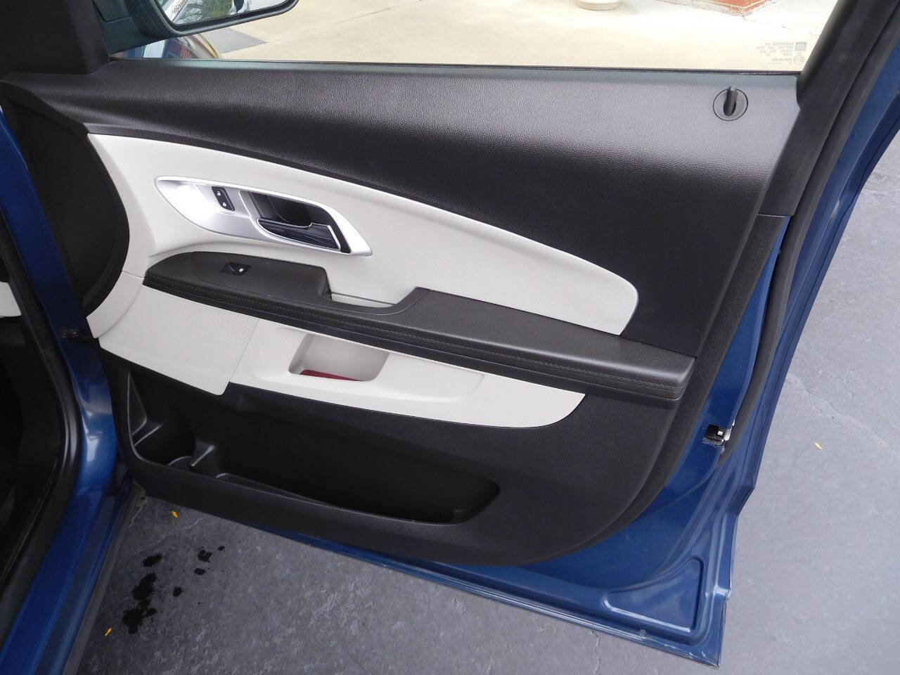 Used 2017 Chevrolet Equinox LT image 19