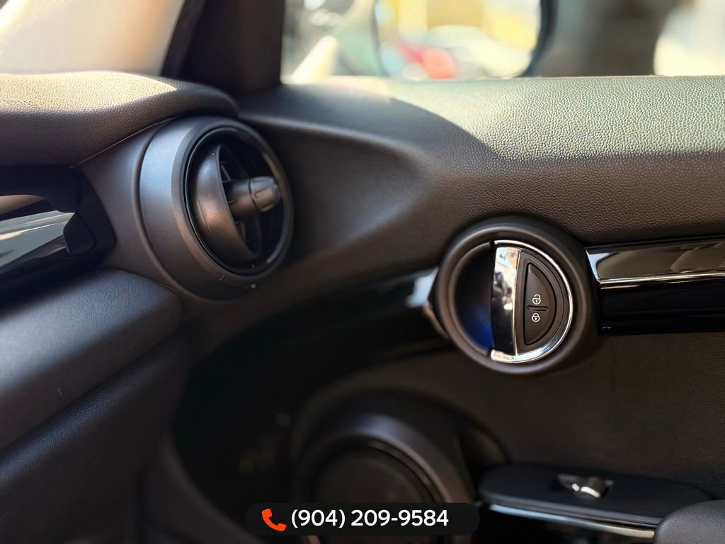 Used 2019 MINI Cooper 4-Door Hardtop image 18