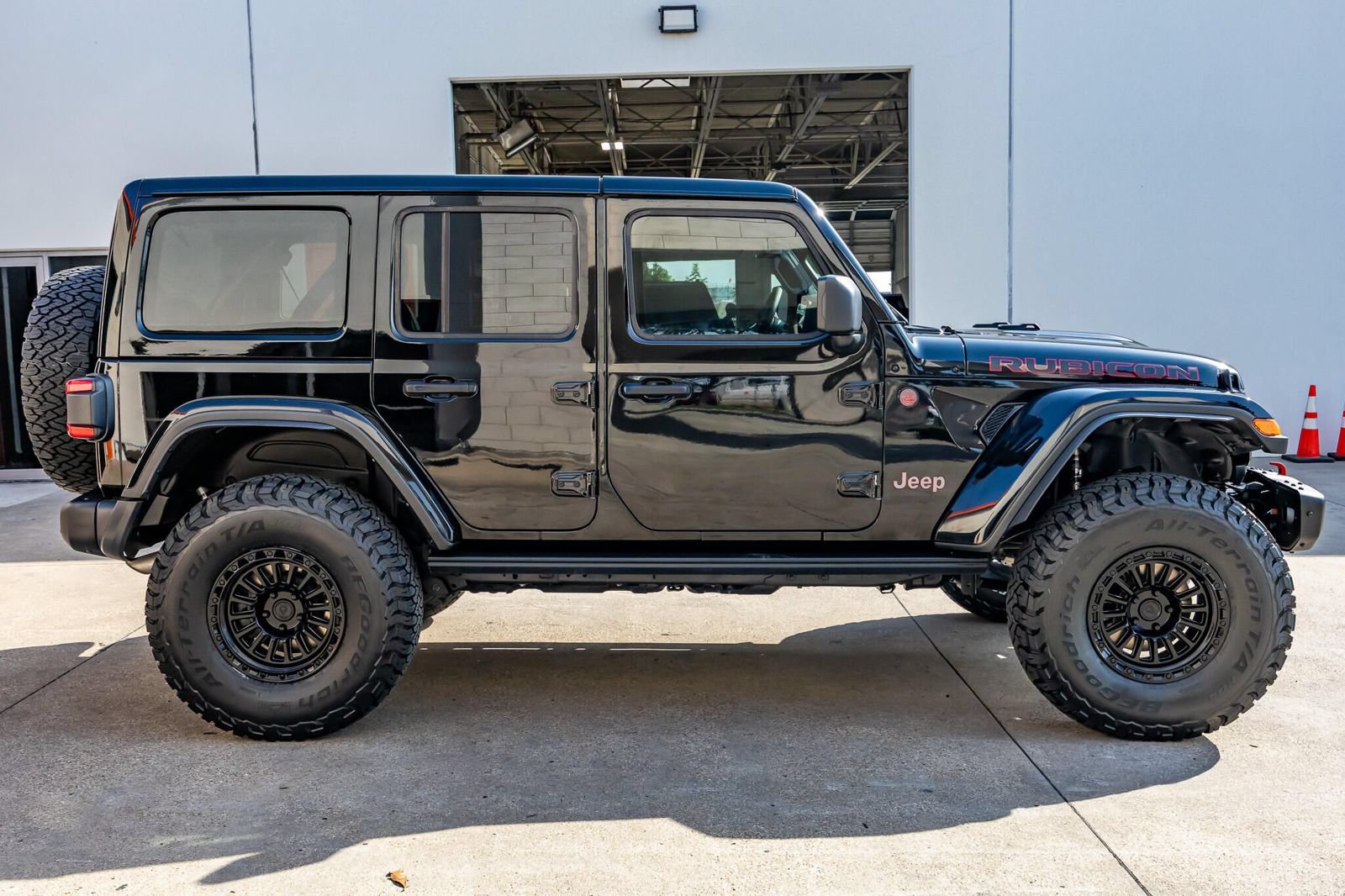 Used 2024 Jeep Wrangler Unlimited Rubicon AWD/4WD image 11