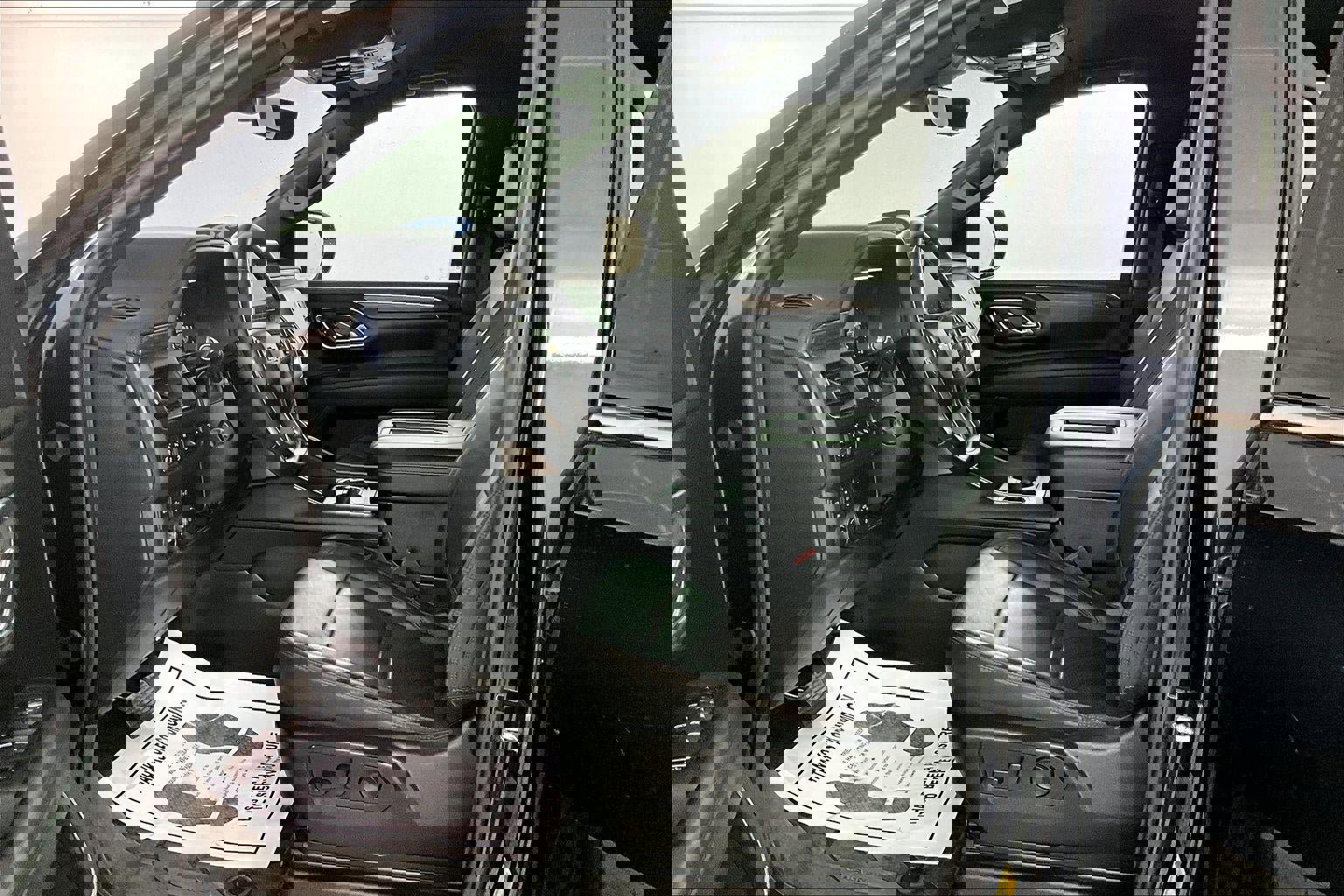 Used 2023 Chevrolet Suburban High Country image 17