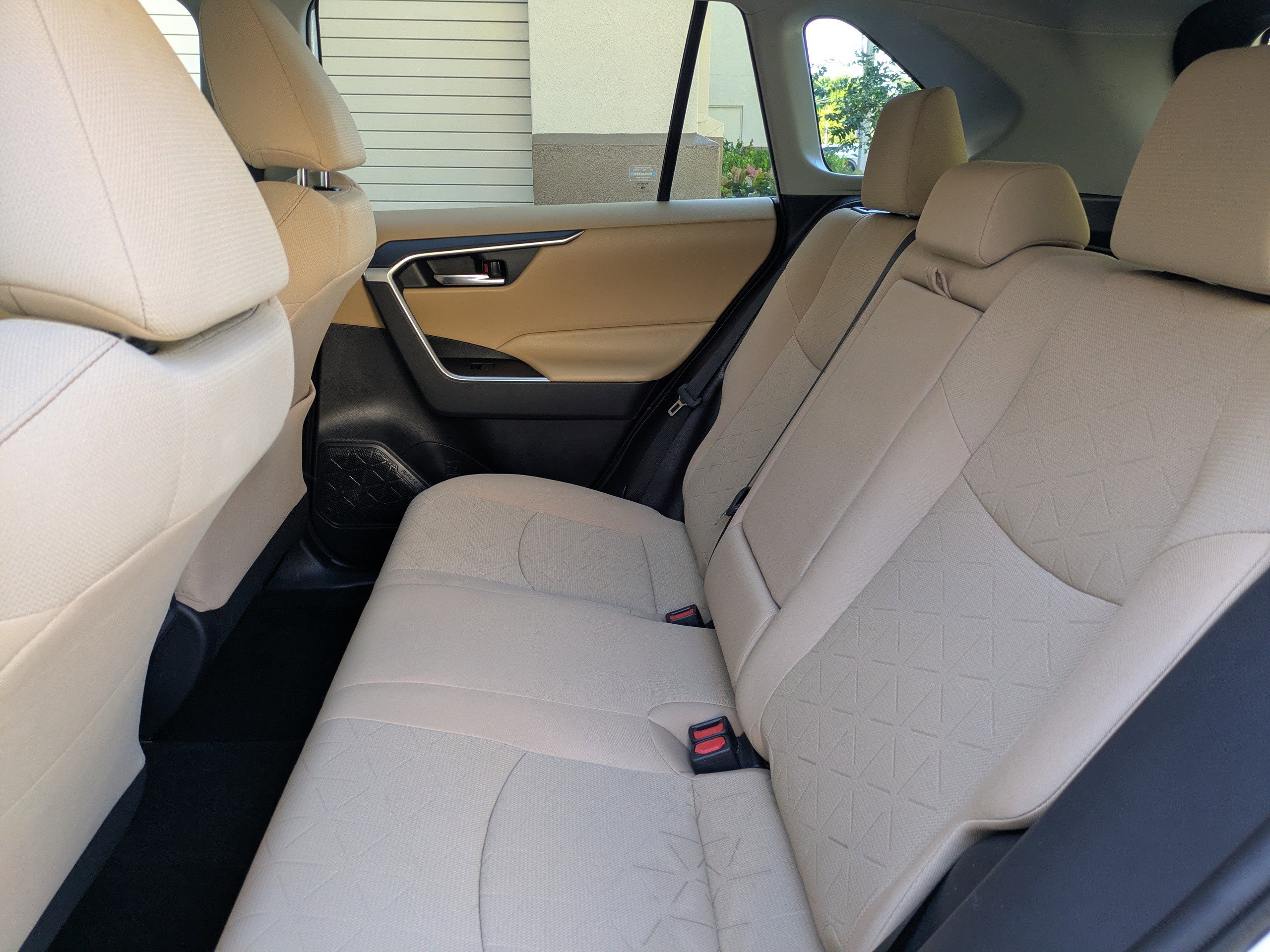 Used 2019 Toyota RAV4 XLE w/ Convenience Package image 16