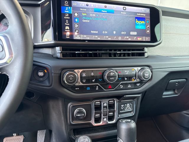 Used 2025 Jeep Wrangler Unlimited Sahara w/ Safety Group image 17