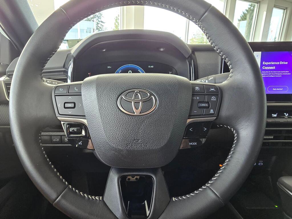 Used 2025 Toyota Camry SE image 74