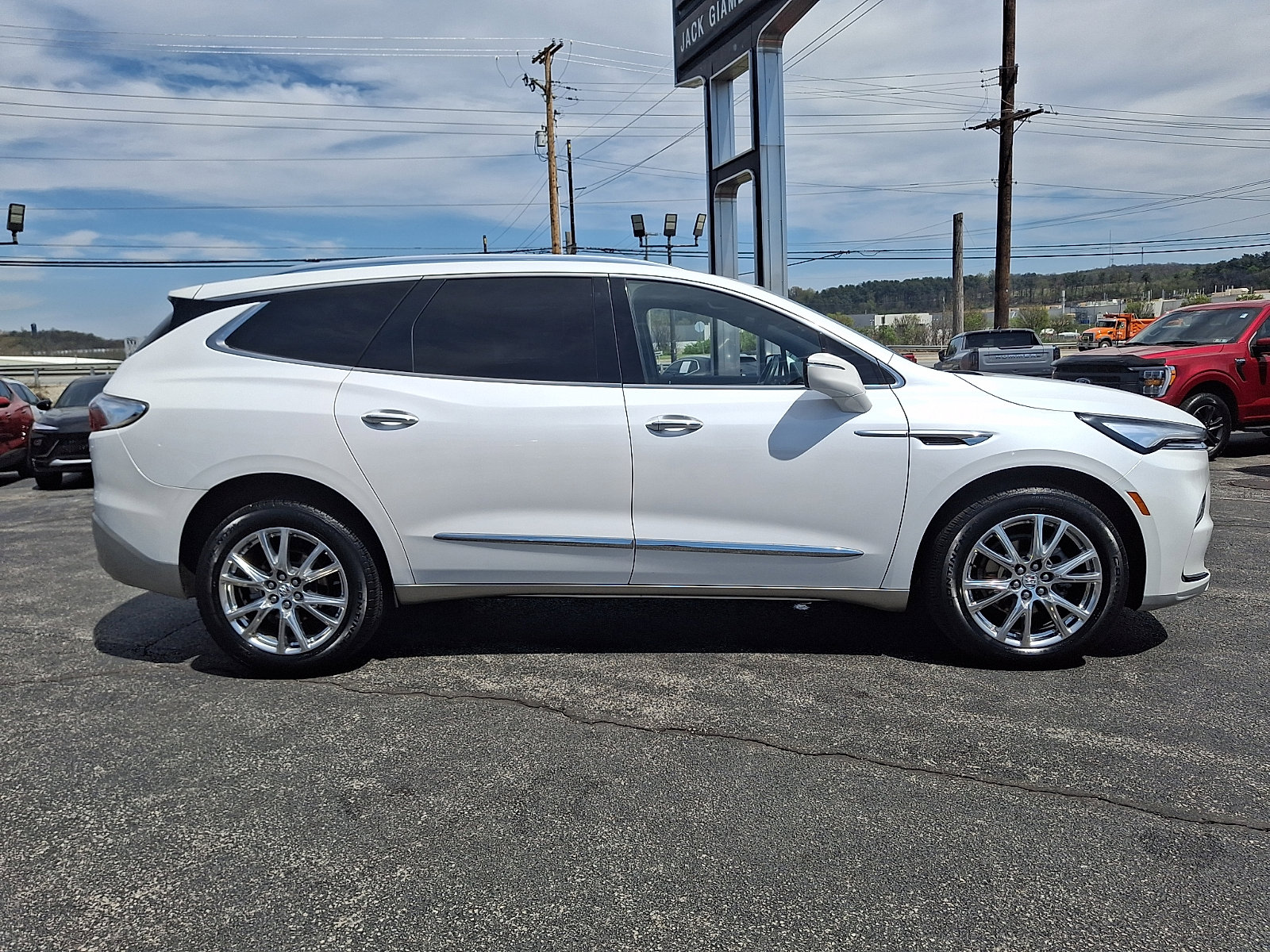 Used 2023 Buick Enclave Essence w/ Experience Buick Package image 9