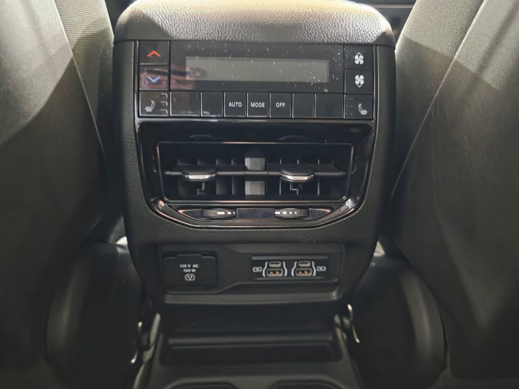 Used 2024 Jeep Grand Cherokee L Limited w/ Luxury Tech Group II image 19