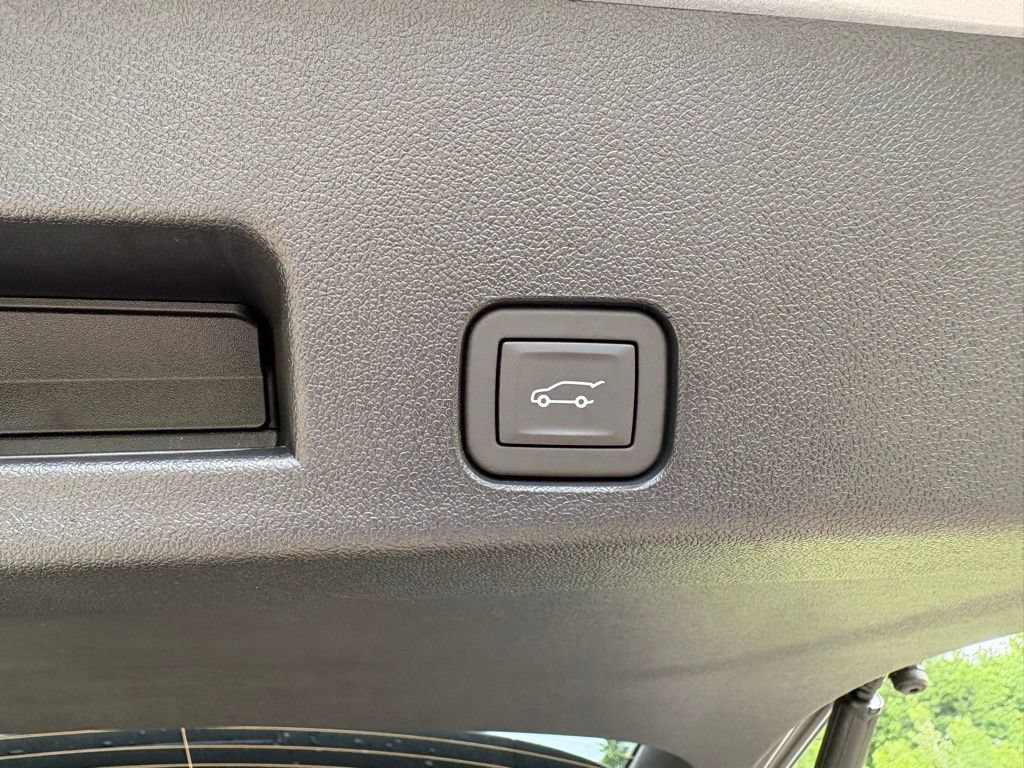 New 2026 Chevrolet Traverse LT w/ LPO, Floor Liner Package FWD image 51