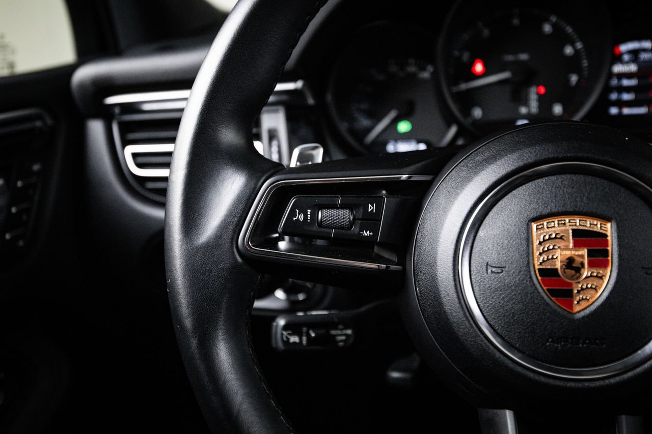 Certified 2023 Porsche Macan AWD/4WD image 17