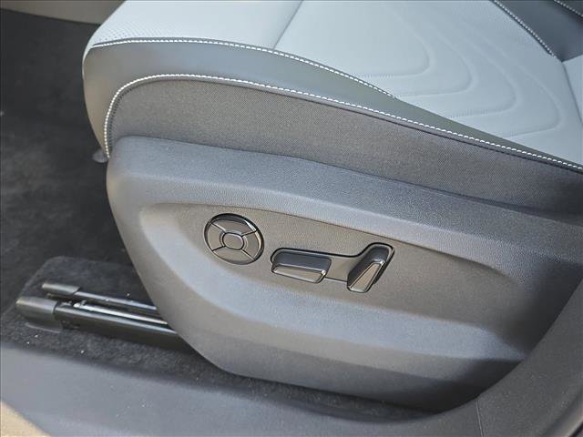 New 2026 Volkswagen Tiguan SE FWD image 13