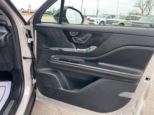 Used 2021 Lincoln Corsair AWD w/ Premium Package image 10