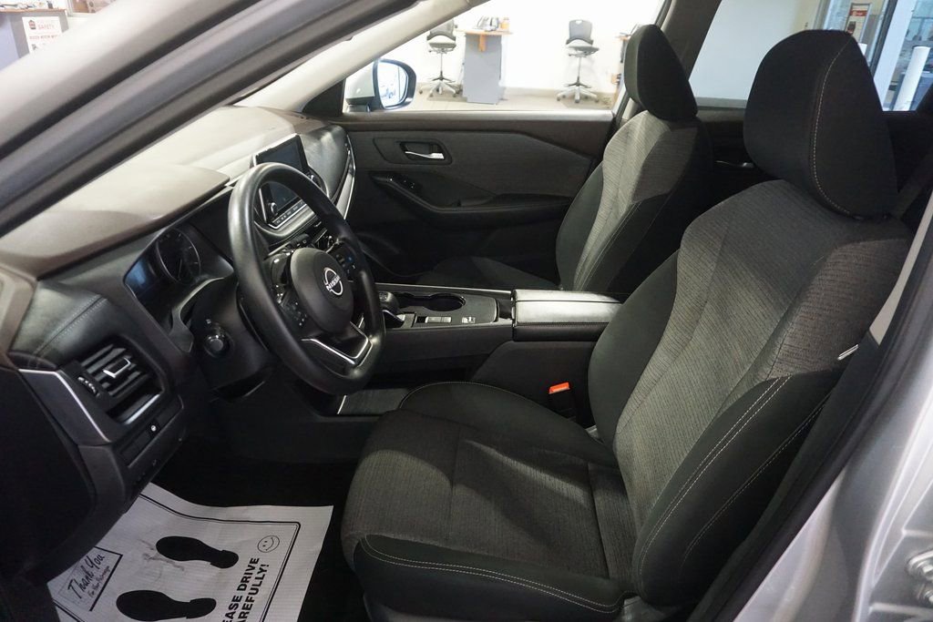 Used 2023 Nissan Rogue SV image 18