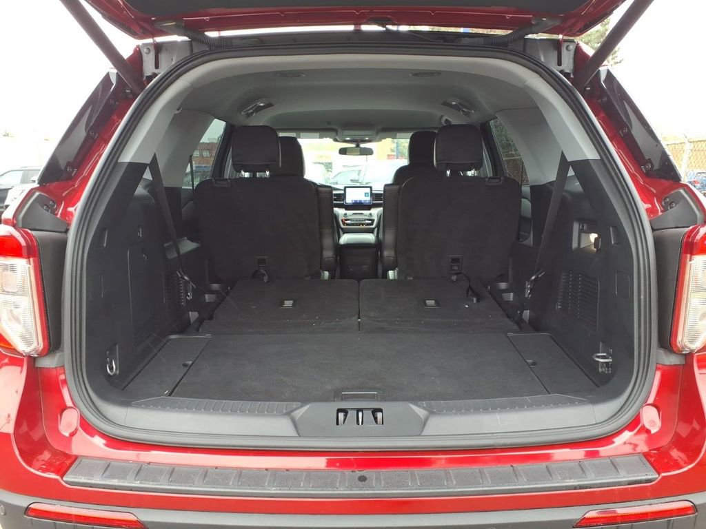 Used 2023 Ford Explorer XLT w/ Equipment Group 202A AWD/4WD image 10