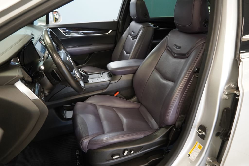Used 2018 Cadillac XT5 Luxury w/ Driver Awareness Package AWD/4WD image 4