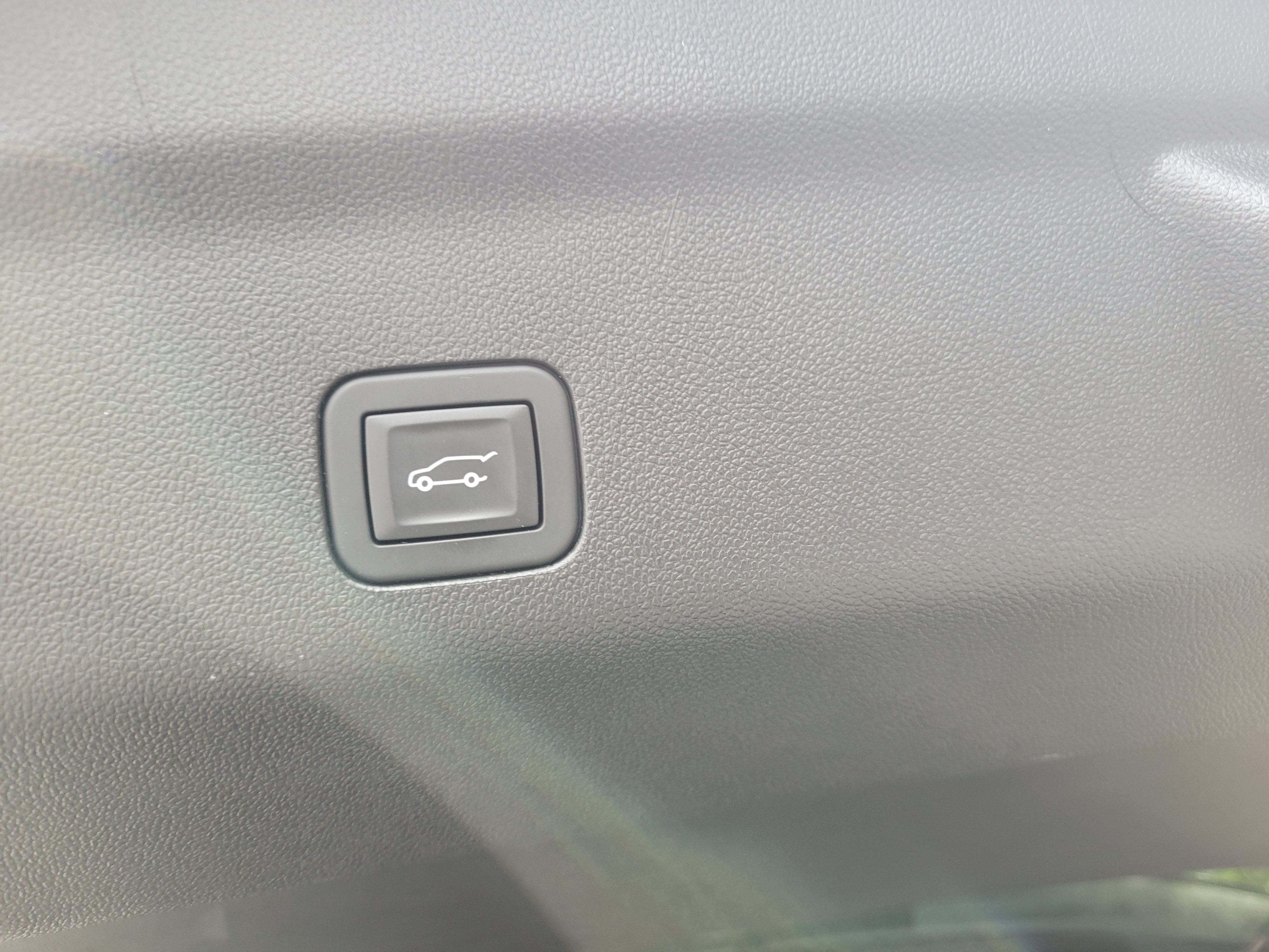 Used 2026 Chevrolet Suburban LT w/ Comfort Package RWD image 9