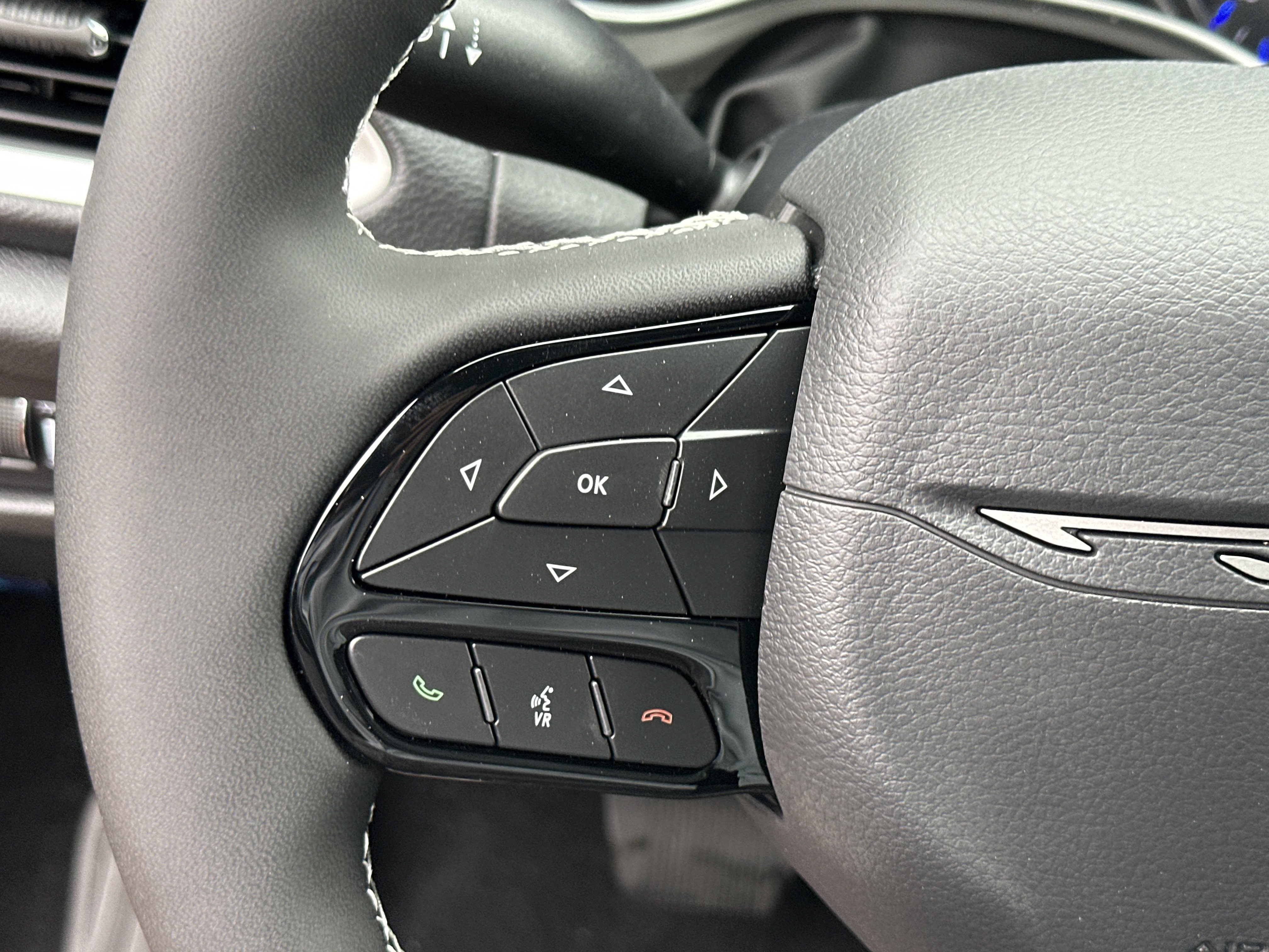 New 2027 Chrysler Pacifica Limited FWD image 9