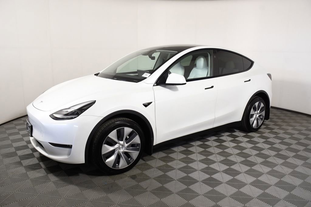 Used 2023 Tesla Model Y Long Range image 2