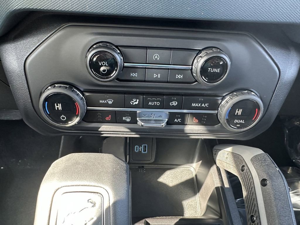 Used 2024 Ford Bronco Outer Banks image 18