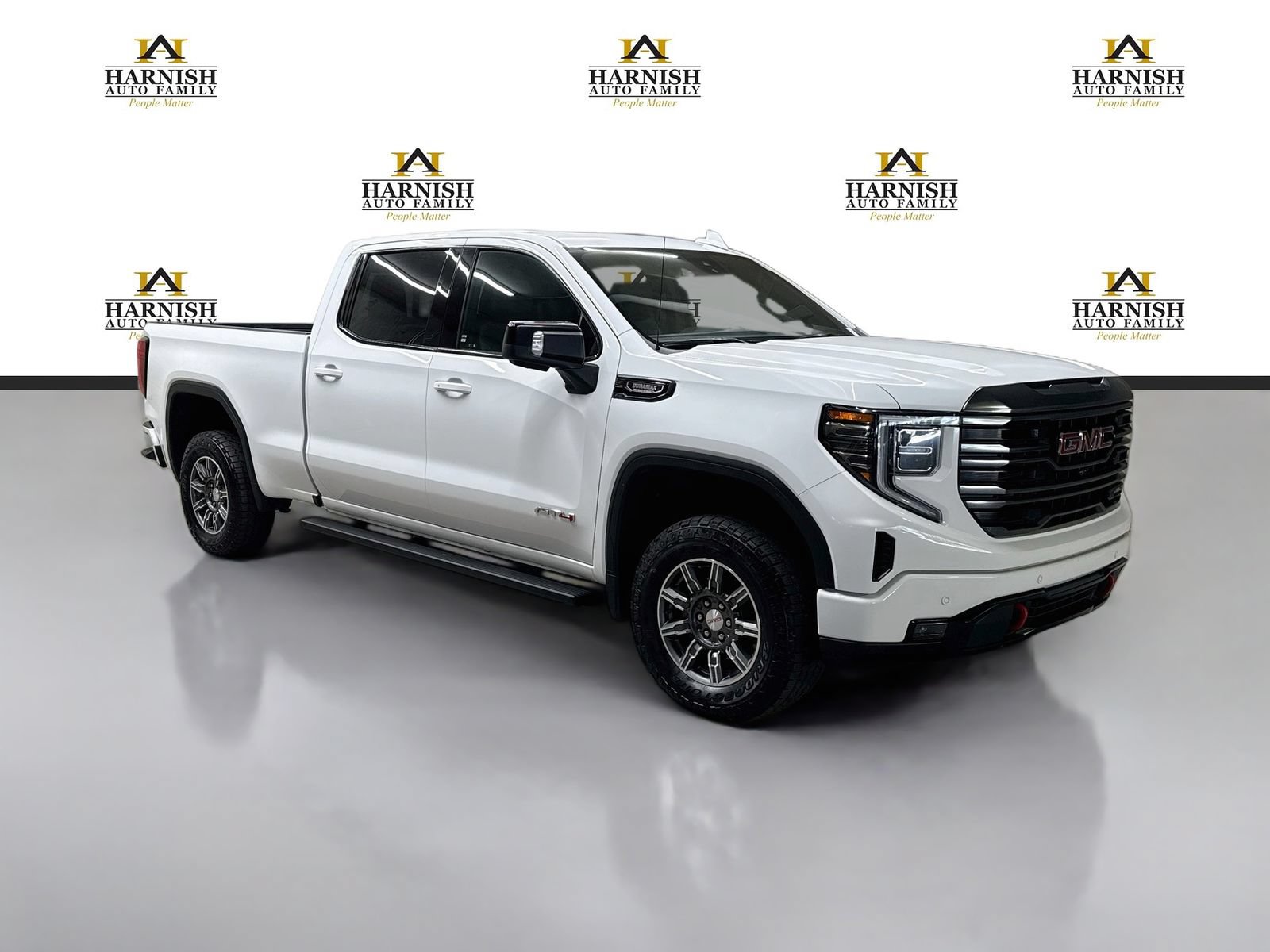 Used 2024 GMC Sierra 1500 AT4 w/ Technology Package AWD/4WD image 3
