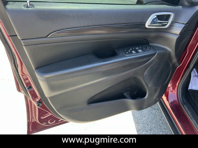 Used 2019 Jeep Grand Cherokee Laredo w/ Laredo X Package RWD image 10