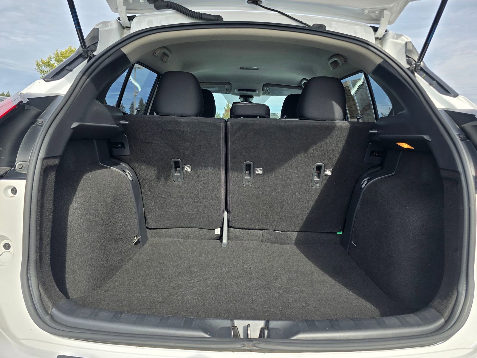 Used 2022 Nissan Kicks S FWD image 31