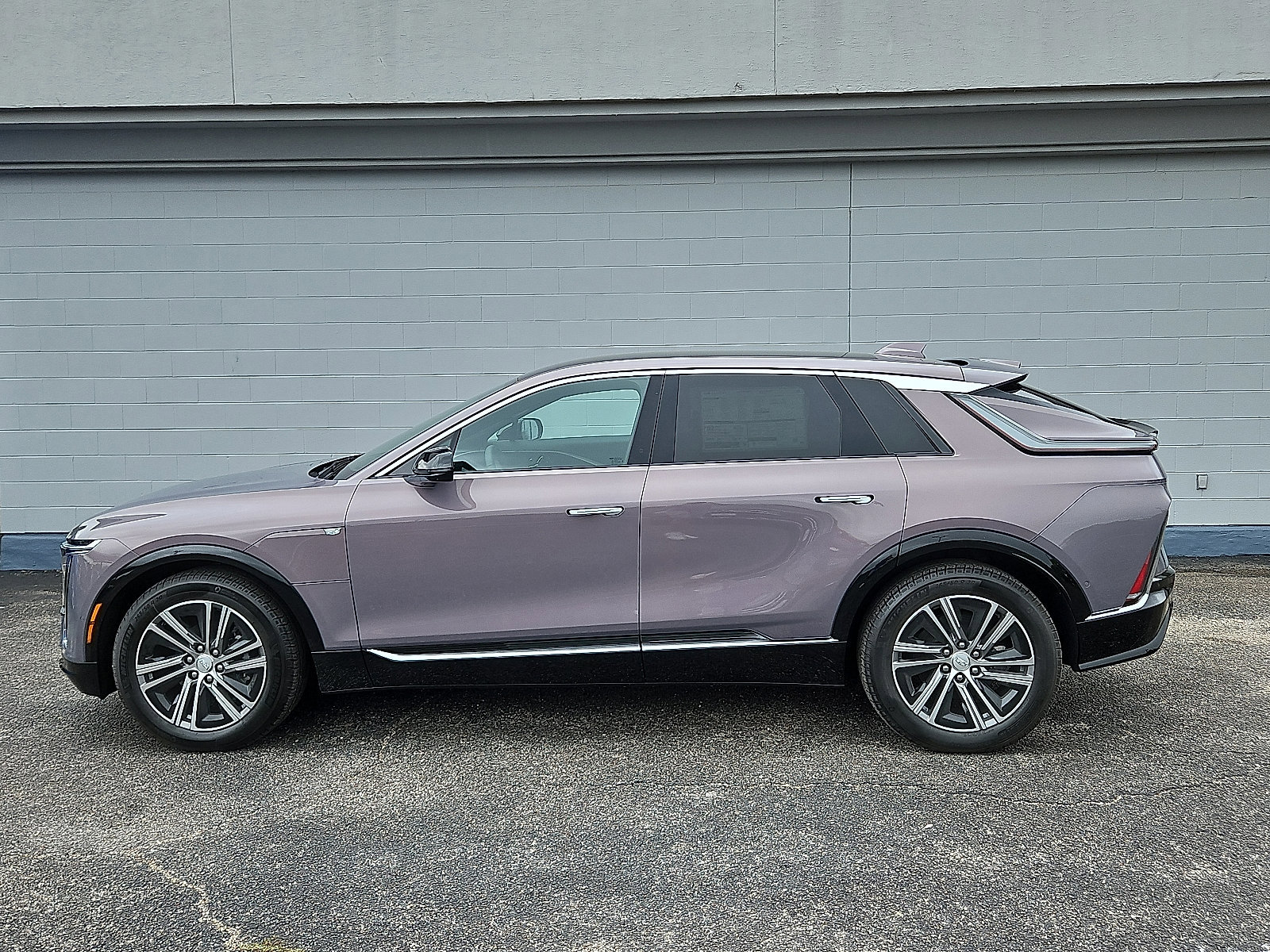 New 2025 Cadillac Lyriq Luxury image 2