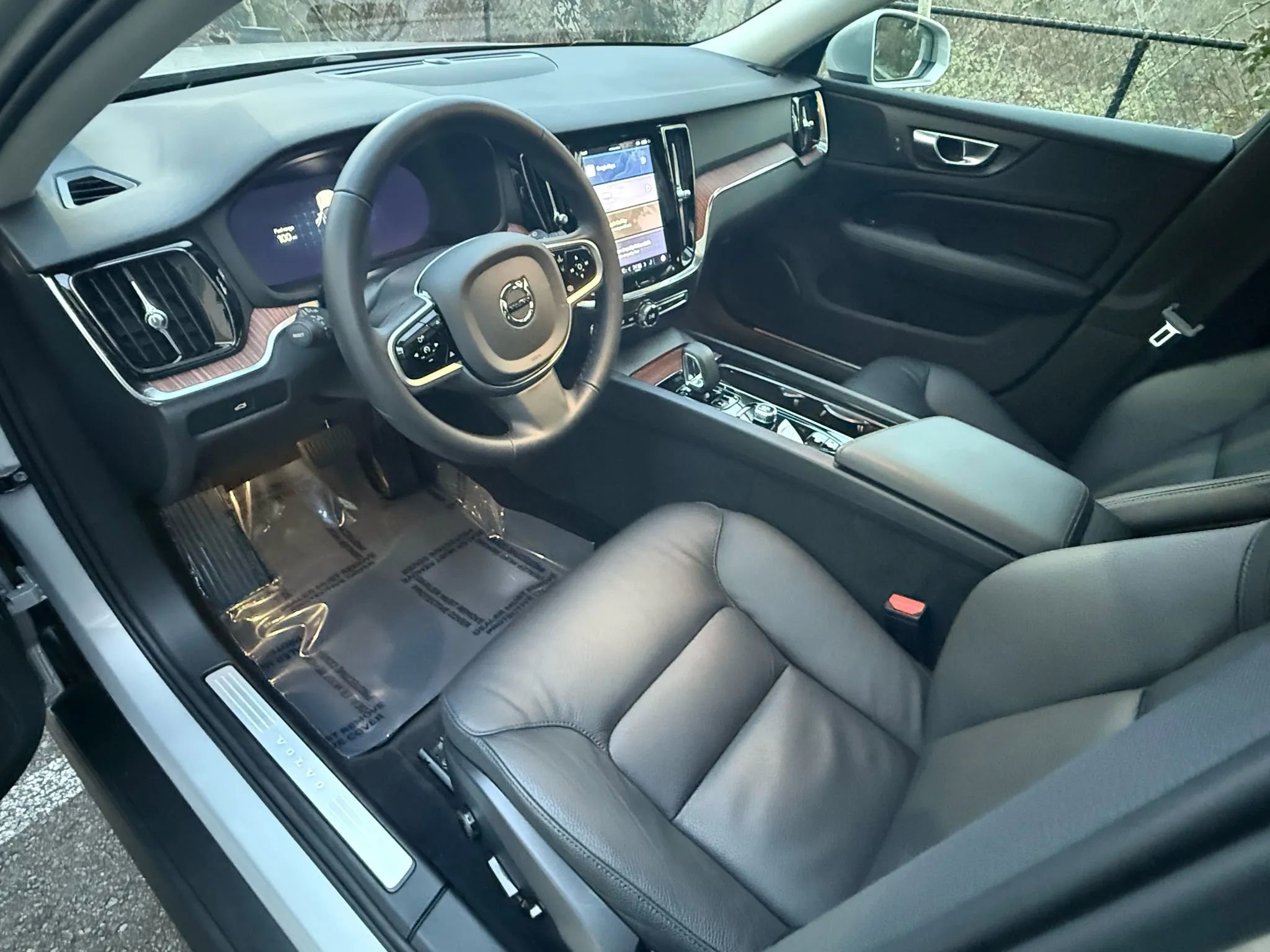 Used 2025 Volvo V60 B5 Cross Country Plus image 14